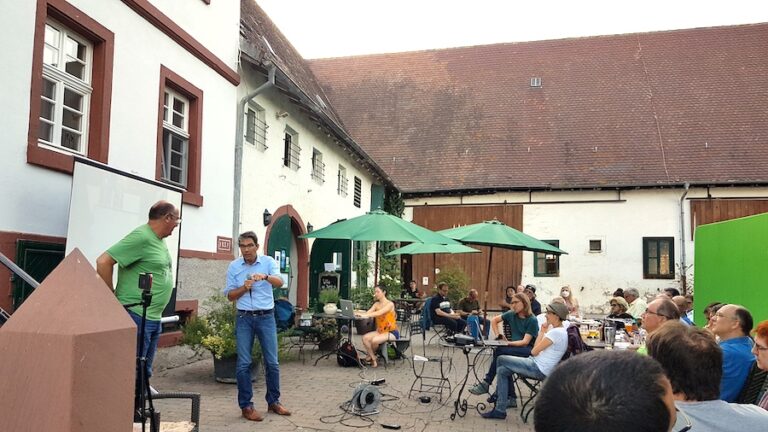 Große Wiedersehensfreude bei der Open-Air-Veranstaltung auf dem Wersauer Hof